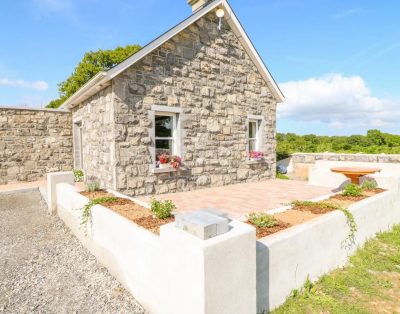 Shannnonvale Cottage a self-catering cottage in Dromineer on Lough Derg